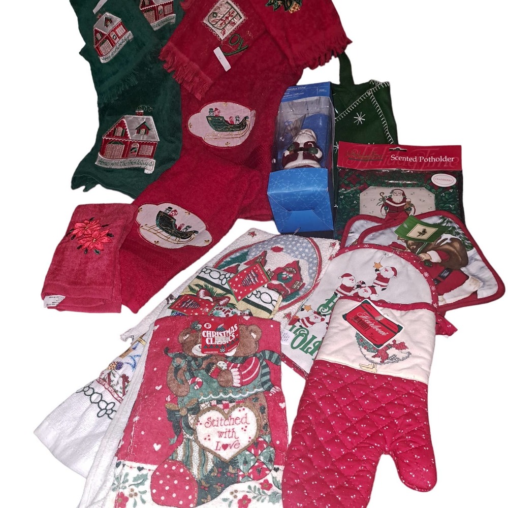 NEW WITH TAGS - Holiday Christmas Kitchen & bathroom Towels Santa Diffuser